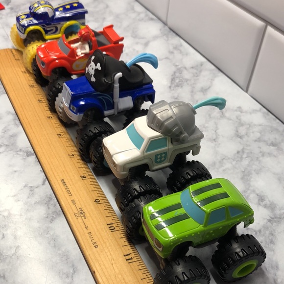 Blaze and the Monster Machines Trucks - Picture 9 of 13